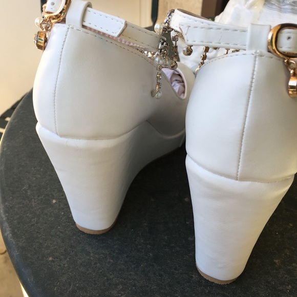Pearl dangle ankle strap wedges - Picture 3 of 8